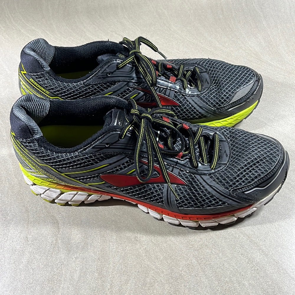 Brooks Adrenaline GTS 15 Men’s Running Shoe, Size 13